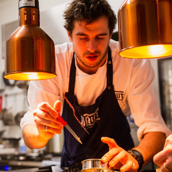 Notre chef pâtissier au travail